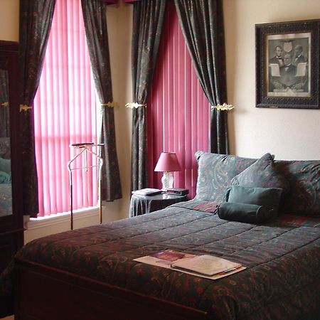 לובוק Woodrow House Bed & Breakfast מראה חיצוני תמונה
